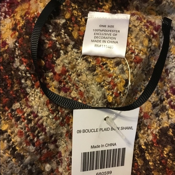 BOUCLE PLAID PULLOVER SHAWL /PONCHO - Picture 4 of 4